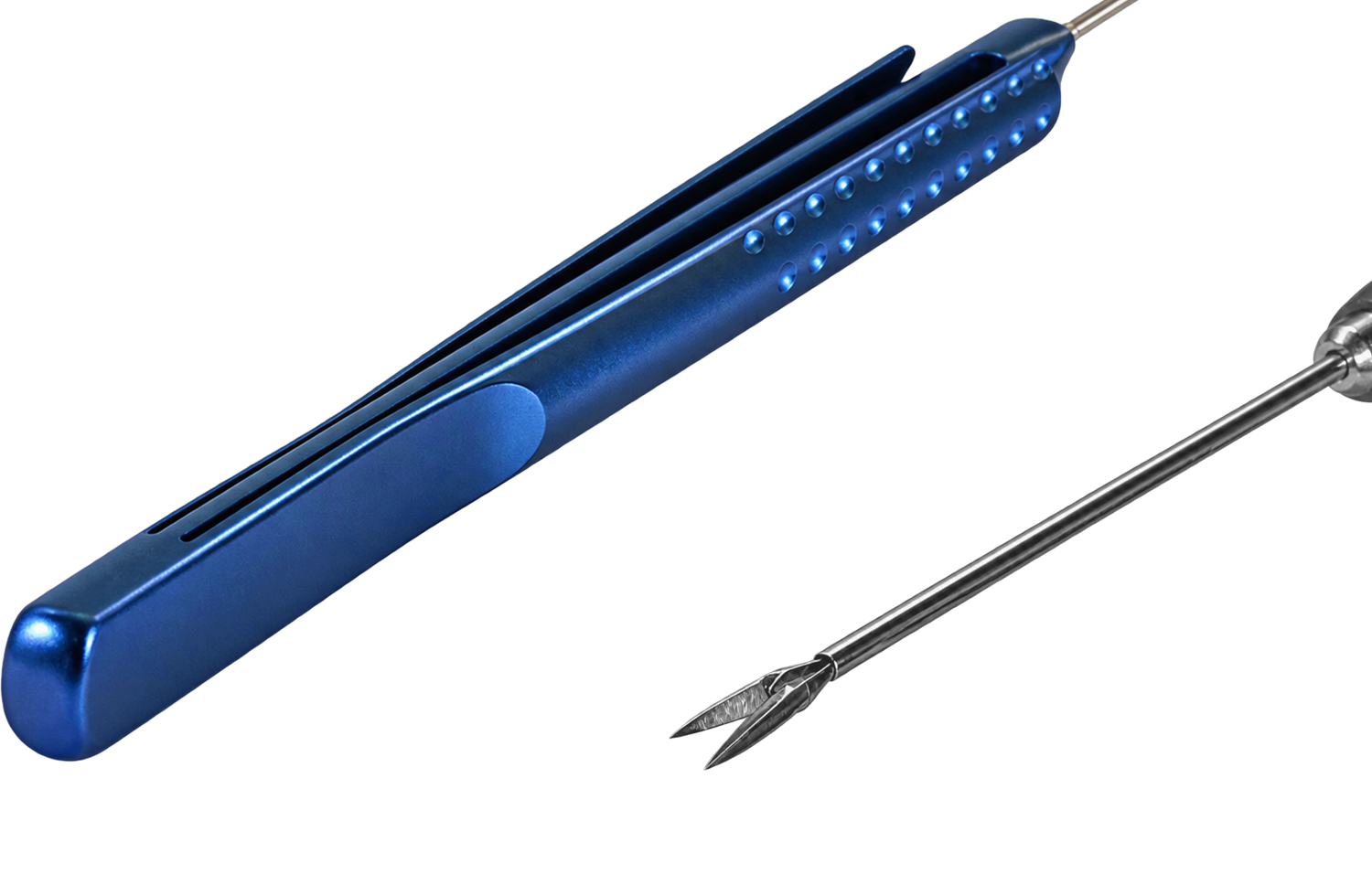 Titangriff eines ophthalmologischen Instruments in der Vergrößerung