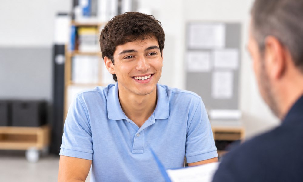 Bewerbungsgespräch mit einem Schüler